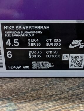 Nike SB Vertebrae Size 4.5 Boys/Men  Rubber-soled Blue Sneakers